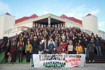 Ireki Lei(h)oa Euskarari Leioako campuseko euskara taldeak egindako agerraldia. 