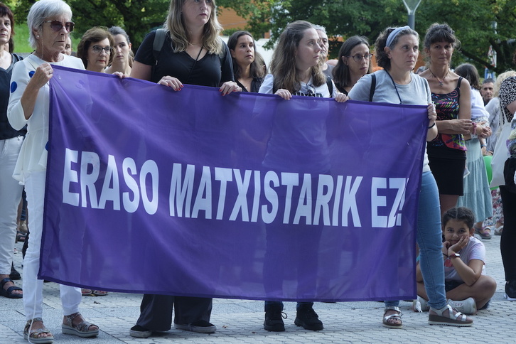 Concentración feminista en Astigarraga.
