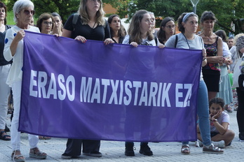 Concentración feminista en Astigarraga.
