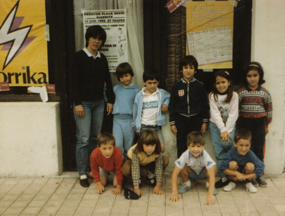 1985eko gela argazkia. 1985eko gela argazkia.