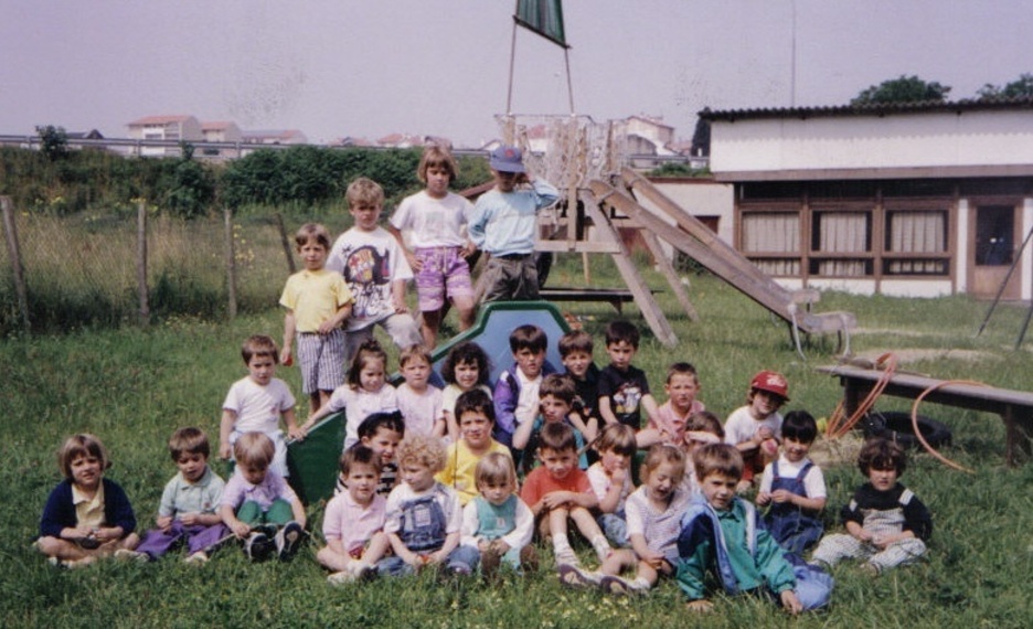 1990eko gela argazkia, parkean. 1990eko gela argazkia, parkean.