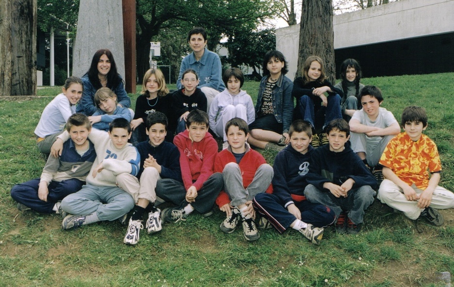 2003ko gela argazkia. 2003ko gela argazkia.