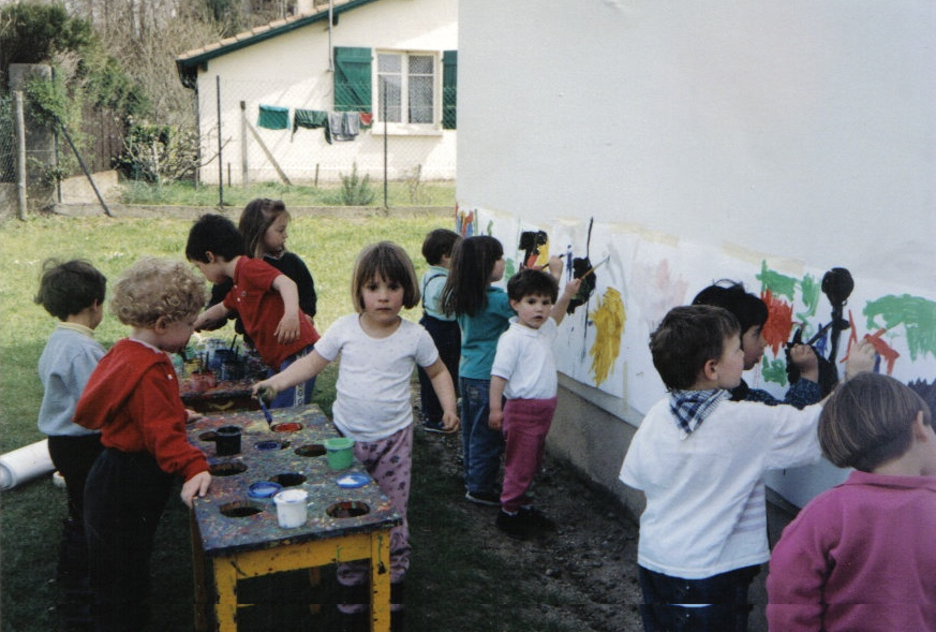 Haurrak tindatzen, 1990ean. Haurrak tindatzen, 1990ean.