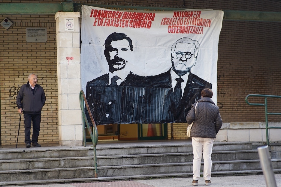 Bi agintarien kontrako pankarta Gernikan. Bi agintarien kontrako pankarta Gernikan.