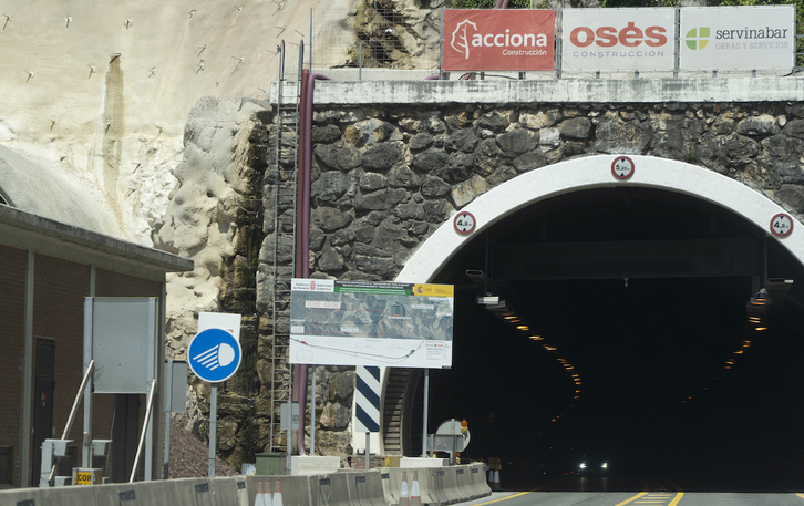 Entrada a uno de los túneles de Belate.