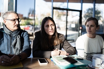 Le socialiste Yannick Da Benta, la tête de liste écologiste Mahaut Fanchini et Adeline Girard, non-encartée, ont présenté, avec d'autres camarades, la candidature d'Anglet ensemble.