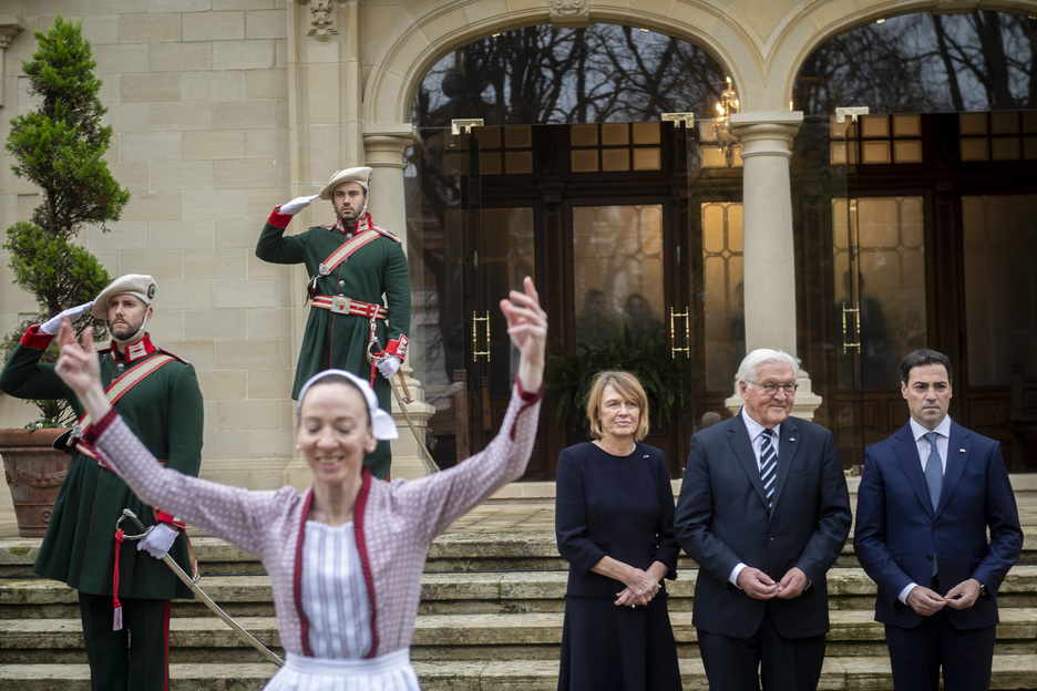 Euskal dantzak Alemaniako mandatariarentzat. Euskal dantzak Alemaniako mandatariarentzat.