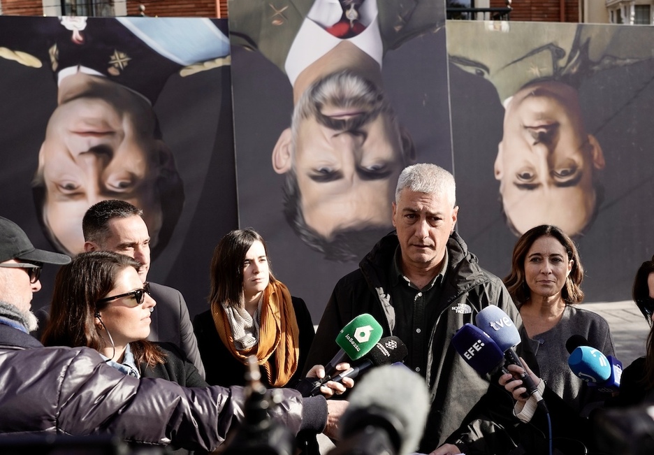 Oskar Matutek hitz egin du komunikabideen aurrean. Oskar Matutek hitz egin du komunikabideen aurrean.