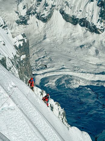 Numbur mendiaren hegoaldeko isuriak lehen igoera jaso berri du.