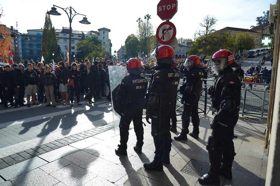 Ertzain askotxo gaur Gernikan. Ertzain askotxo gaur Gernikan.