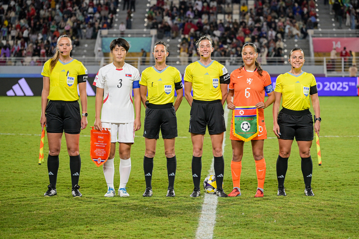 Olatz Rivera, la cuarta por la izquierda.