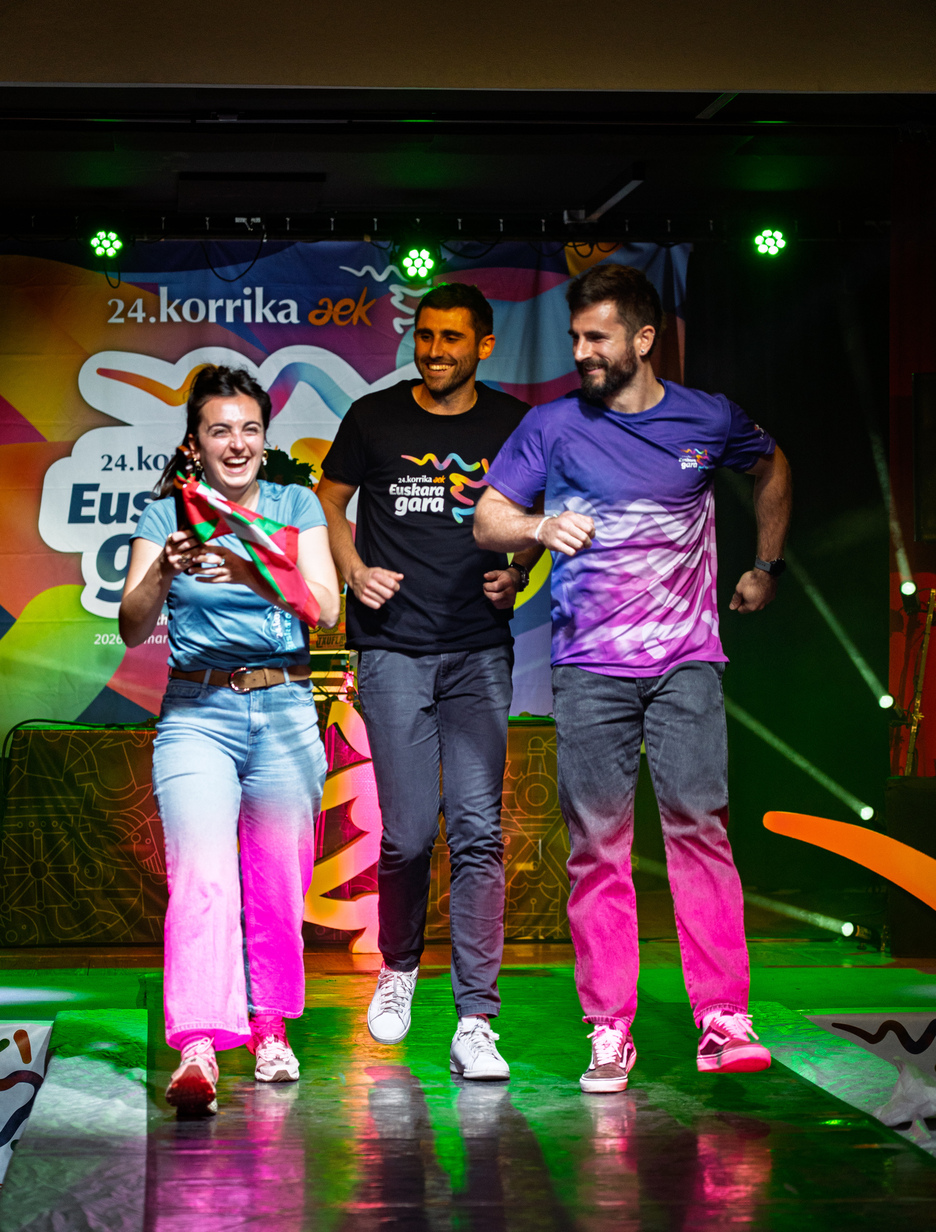 Zenbait musikari eta kirolari ezagun igo ziren ibiltokira.