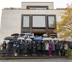 El Gobierno y cargos de la Administración concentrados el pasado 25 de noviembre.