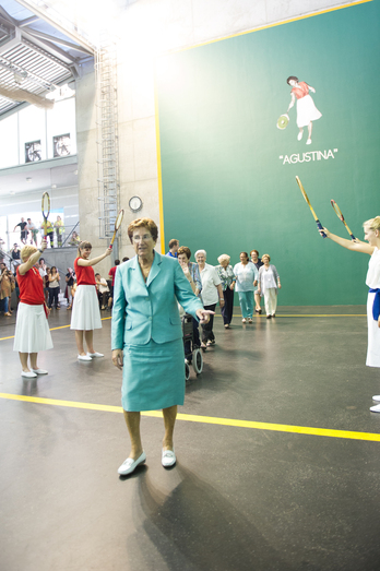 Agustina Otaola, 2015eko uztailean, Errenteriako pilotalekuari bere izena eman zitzaion egunean.