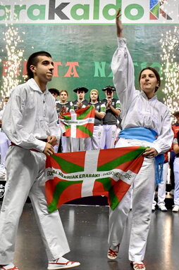 Ohorezko dantza txapeldunei.