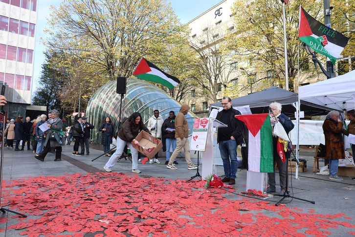 Lectura de los nombres de los 20.000 niños asesinados en Gaza.