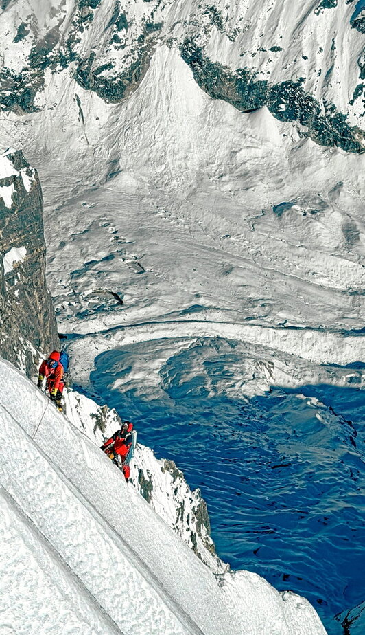 Hirukoteak lehen aldiz igo du hegoaldeko isurialdetik Numbur mendia.