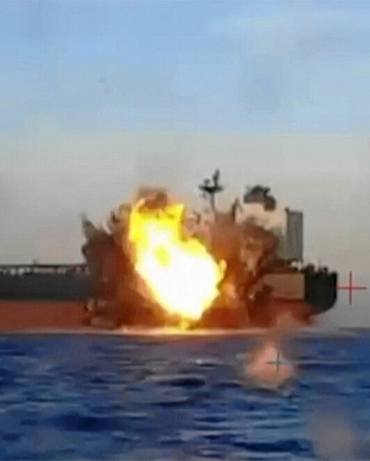 Ataque ucraniano a un supuesto petrolero ruso.