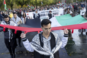 Los bailarines cisjordanos han abierto esta movilización de Iruñea.