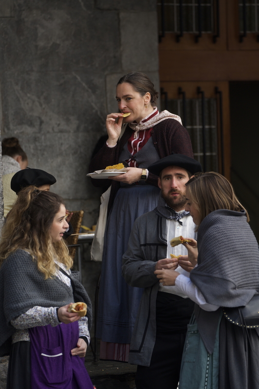 Giro ezin hobea eguerdian Azkoitian.