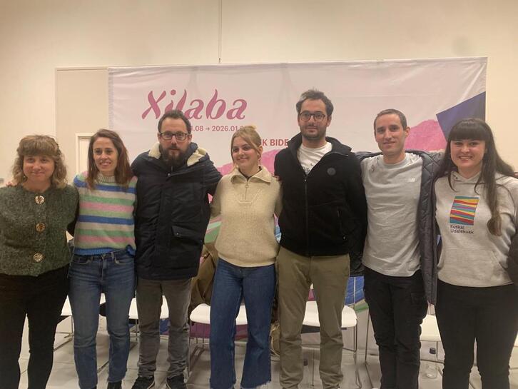 Ligin aritu diren bertsolariak; ezkerretik hasita bigarrena dena nagusitu da, Maddalen Arzallus.