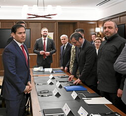 Las delegaciones de EEUU y Ucrania.