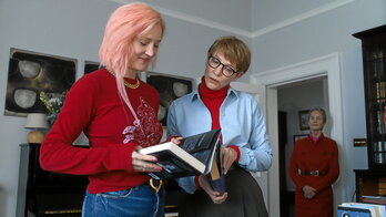 Vicky Krieps, Cate Blanchett y Charlotte Rampling, en una escena de «Father Mother Sister Brother», última película que ha ganado el León de Oro en el Festival de Venecia.