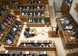 Pleno del Parlamento de Gasteiz con su actual distribución, salida de las elecciones de abril de 2024.