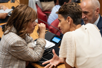 La tensión entre Uxue Barkos y María Chivite ha subido desde esta imagen de la toma de posesión de la segunda en junio de 2023.