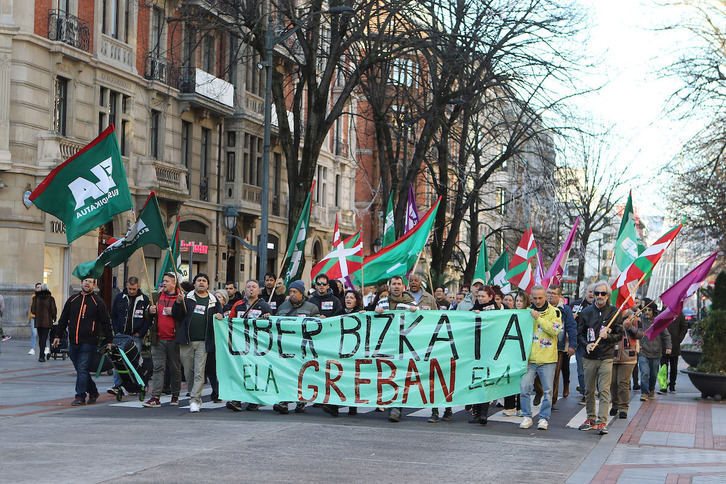 Movilización de los trabajadores de Uber en Bizkaia.
