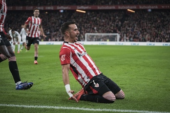 Berenguer pasa den denboraldiko partidan, gola ospatzen.