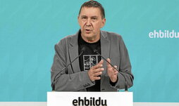 Arnaldo Otegi, en una imagen de archivo de una intervención en la sede de EH Bildu de Donostia.