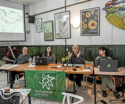 Representantes de Ekologiak Martxan.