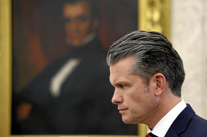 Pete Hegseth, durante una reunión en el Despacho Oval el 18 de noviembre de 2025.