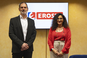 Mikel Larrea y Rosa Carabel, en la presentación de los resultados de Eroski del ejercicio pasado.