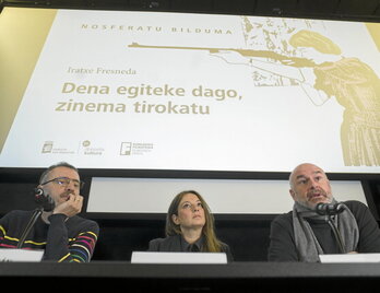 Beltran, Fresneda eta Fernandez, atzo egindako liburu aurkezpenean.