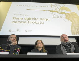 Beltran, Fresneda eta Fernandez, atzo egindako liburu aurkezpenean.