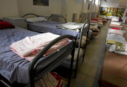 Servicio de camas para gente en riesgo de exclusión en Cáritas Donostia.