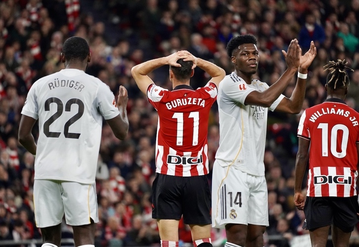 Guruzeta se lleva las manos a la cabeza, tras una ocasión fallada.