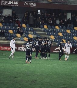 Los jugadores del Eibar celebran uno de los tres goles ante el Pontevedra.