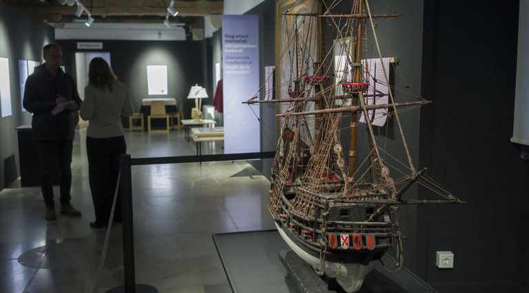 Erakusketaren irudi bat.