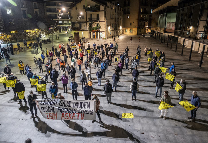 Movilización en Lasarte en noviembre de 2020, en plena pandemia, para pedir la libertad de los presos enfermos y de Ibon Fernández Iradi en concreto.