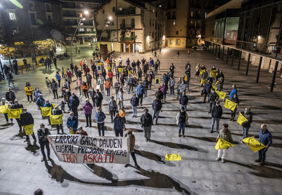 Movilización en Lasarte en noviembre de 2020, en plena pandemia, para pedir la libertad de los presos enfermos y de Ibon Fernández Iradi en concreto.