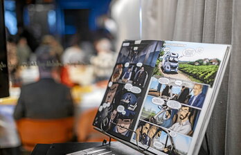 Almuerzo-presentación del número 2 de «Saltsa Nostra», celebrado a finales de noviembre en Bilbo, mientras los cocineros Hideki Matsuhisa y Sergio Ortiz de Zarate prepararon platos que aparecen en el cómic.