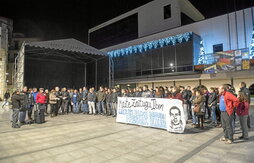 Concentración en Lasarte-Oria en apoyo a su vecino preso Ibon Fernández Iradi.