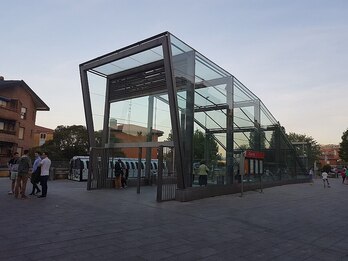 Entrada a la estación de Algorta.