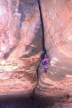 Mary Eden ‘Century Crack’ eskalatzen; bide hori igo duen lehen emakumea da.