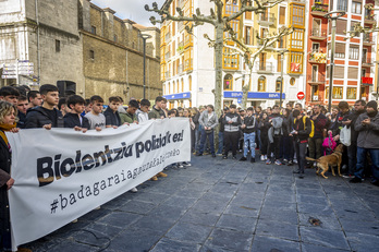 Movilización realizada en Tolosa en protesta por el pelotazo recibido por Xuhar Pazos.
