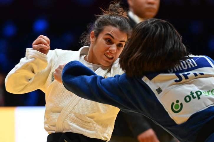 Ariane Toro, en pleno combate por el bronce con la japonesa Kisumi Omori.