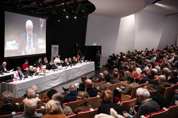 Elkagoaren bilera, Baionan. 